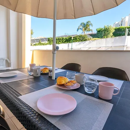 Homes White Rose Garden With 2 Terraces & 2 Swimming Pools