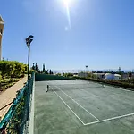 Appartement Homes White Rose Garden With 2 Terraces & 2 Swimming Pools